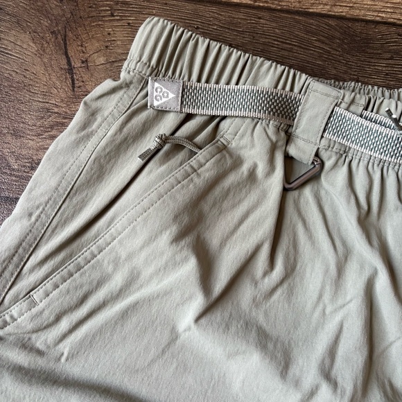 Nike ACG Men's Hiking Shorts Green Size Medium NEW FN2430-053 - Picture 4 of 6